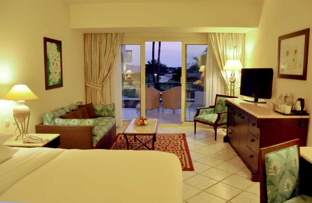Фото готелю Safir Sharm Waterfalls Resort (ex. Hilton Sharm Waterfalls)