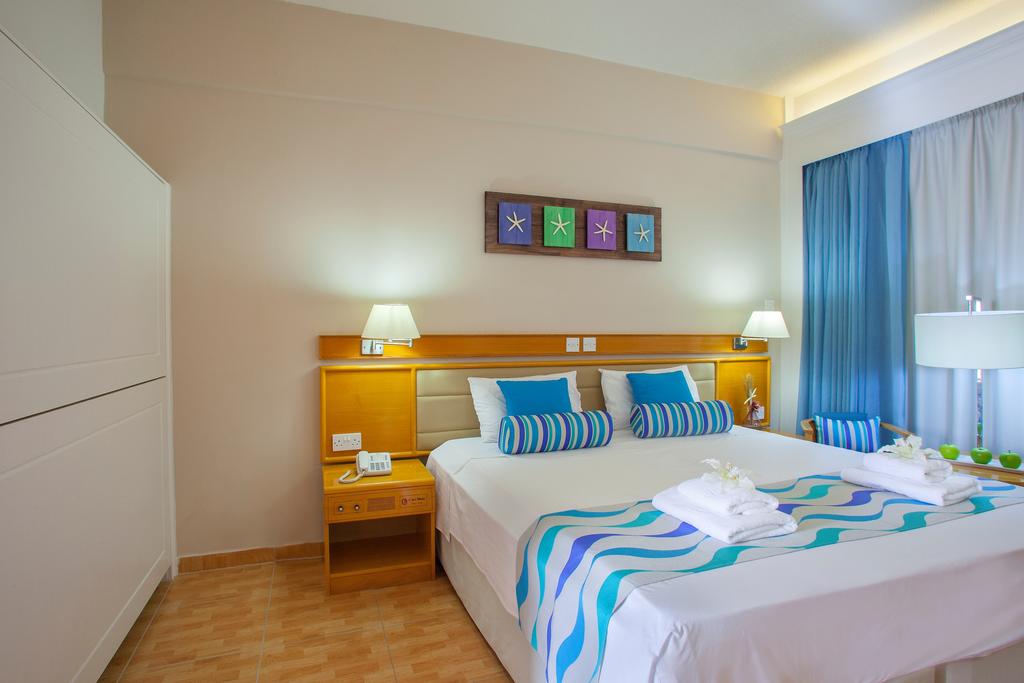 Фото готелю Cavo Maris Beach Hotel