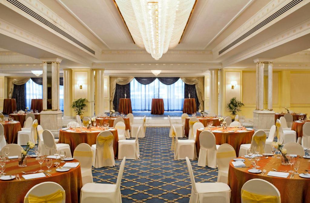 Grand Excelsior Hotel Deira (ex. Sheraton Deira), питание