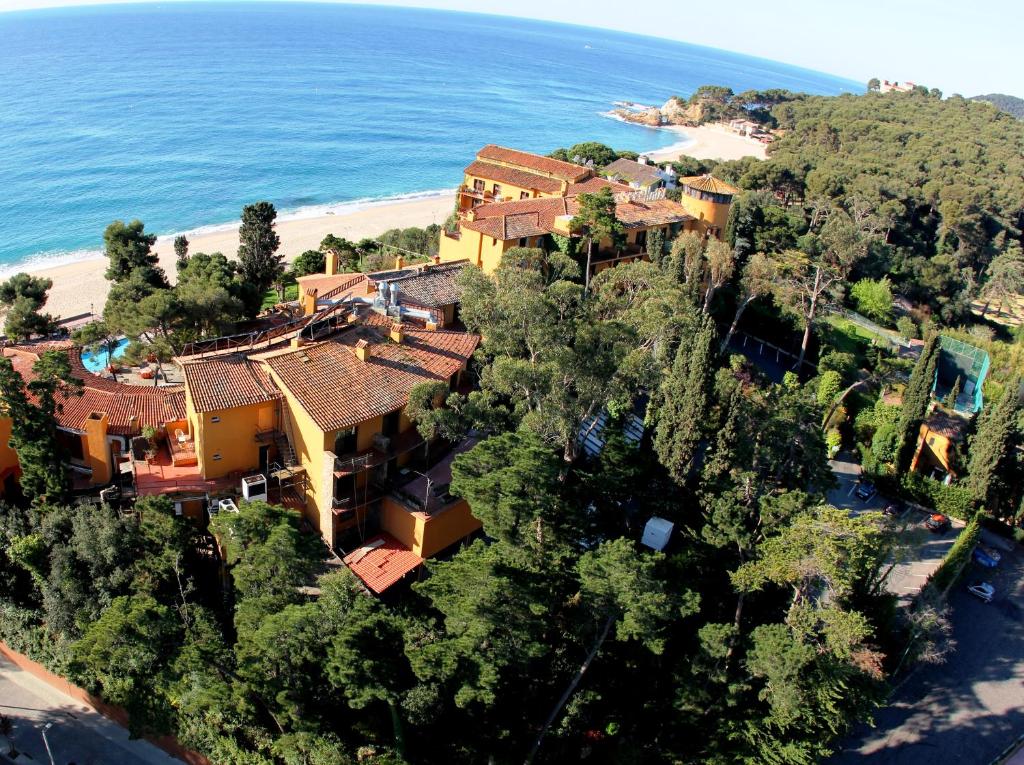 Горящие туры в отель Husa Rigat Park & Spa Beach Коста-Брава Испания