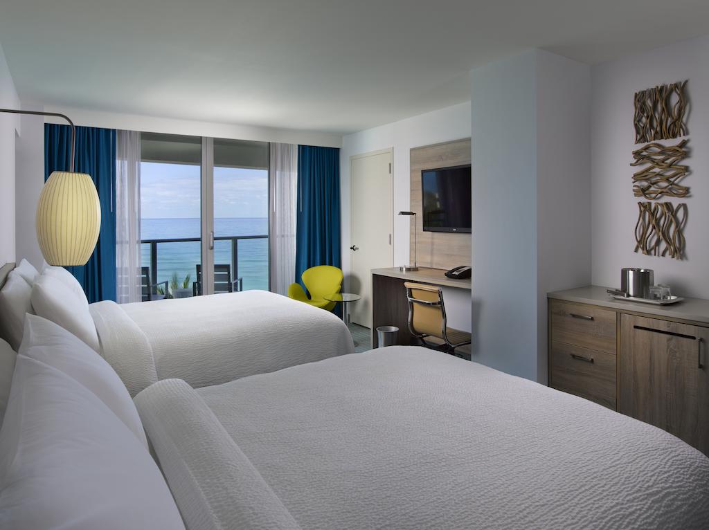 Ceny hoteli Courtyard Cadillac Miami Beach Oceanfront