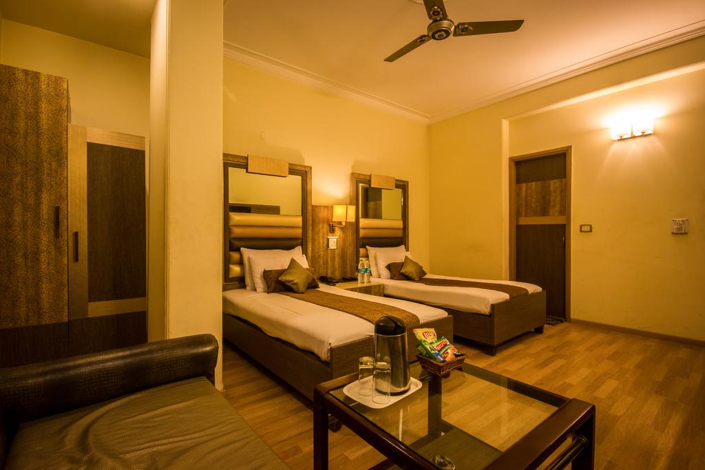 Горящие туры в отель Suncourt Yatri Дели Индия