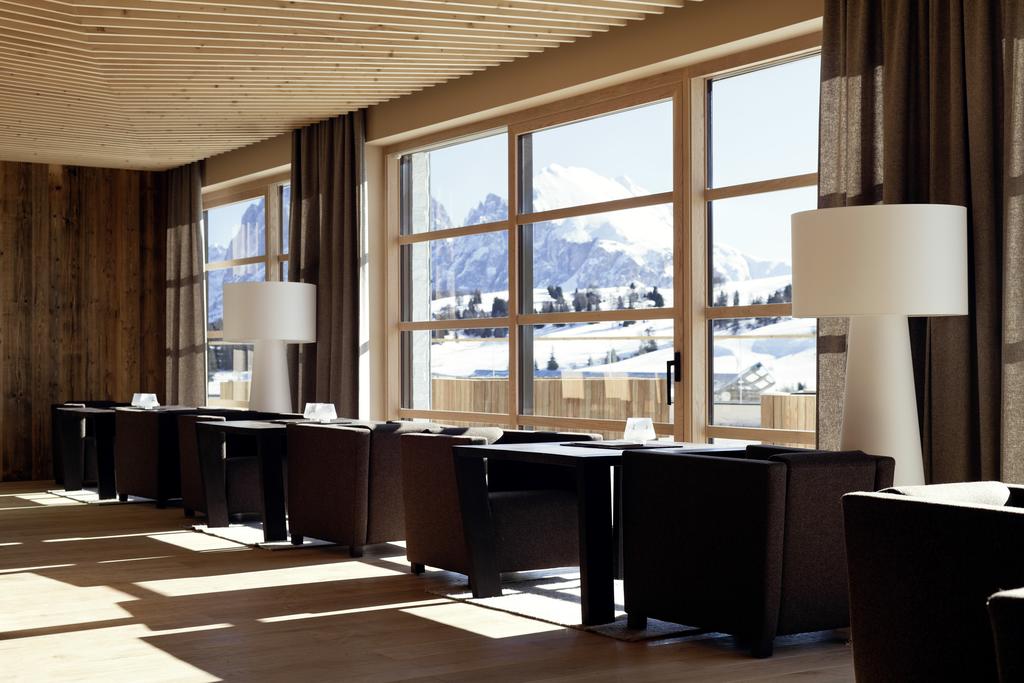 Отдых в отеле Alpina Dolomites