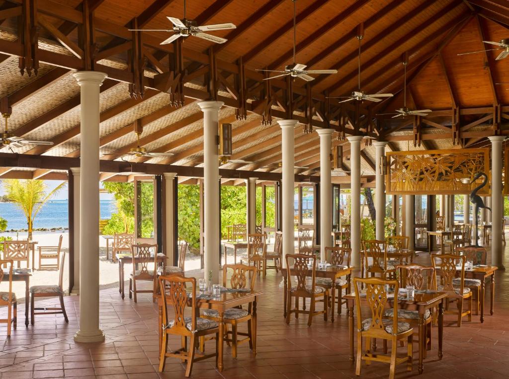Відпочинок в готелі Royal Island Resort & Spa Баа Атол