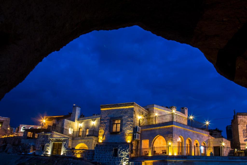 Caldera Cave Hotel, 4
