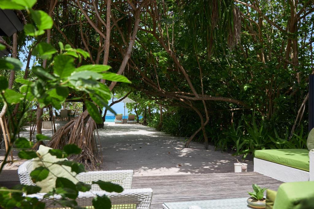 Горящие туры в отель The Beach House at Iruveli Maldives