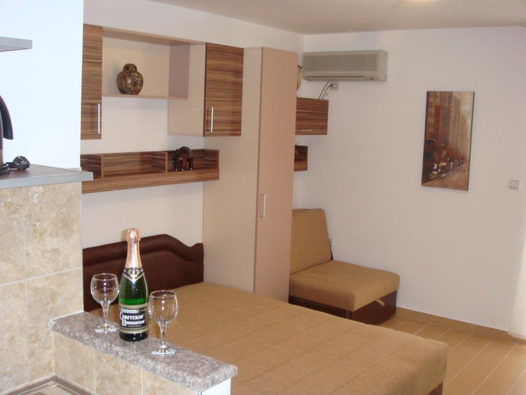 Budva Apartments Azzuro prices