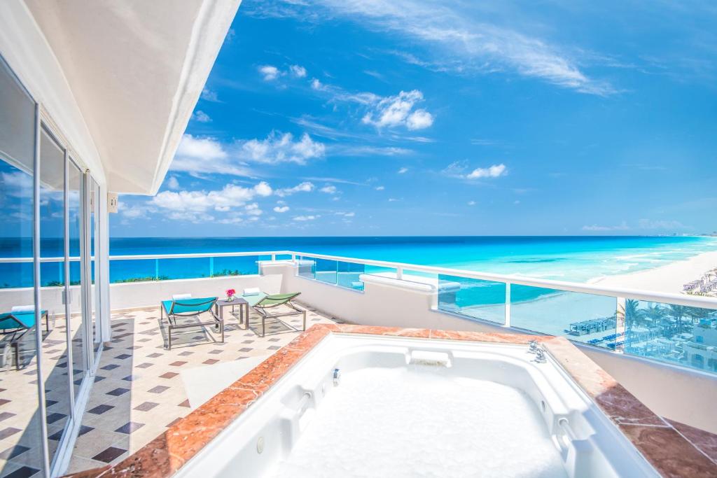 Wyndham Alltra Cancun All Inclusive Resort (ex. Panama Jack Resorts Cancun), Канкун, Мексика, фотографии туров