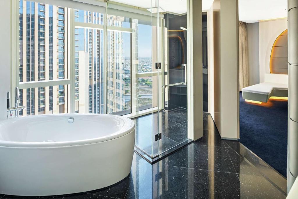 Дубай (город) V Hotel Dubai, Curio Collection by Hilton