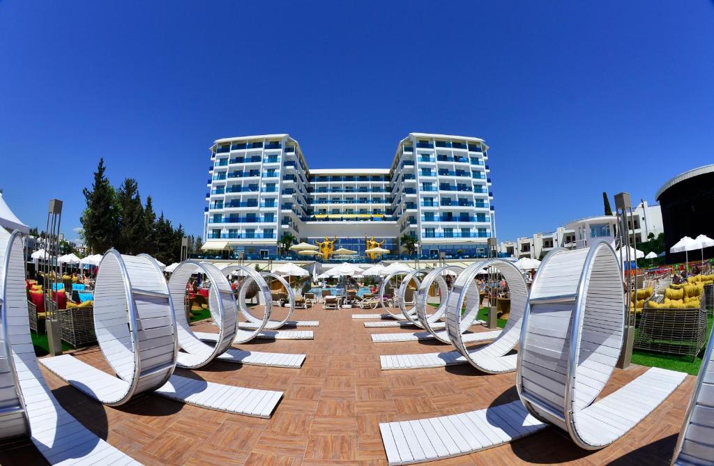 Відпочинок в готелі Azura Deluxe Resort & Spa