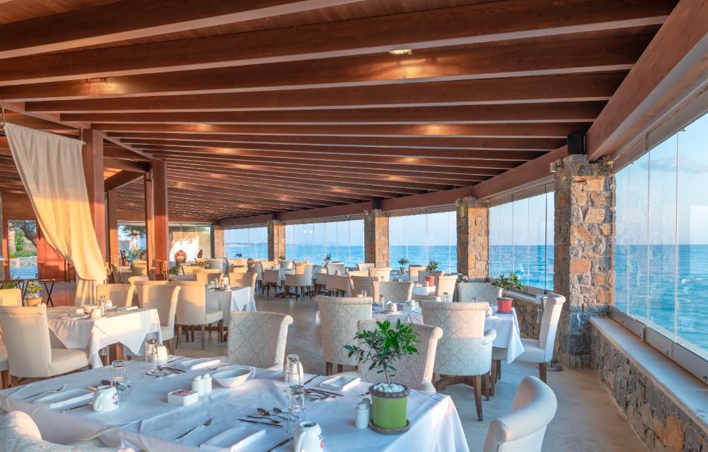 Готель, Ikaros Beach Luxury Resort & Spa