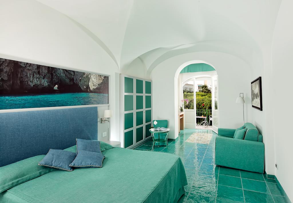 Hot tours in Hotel Gatto Bianco Capri Island Italy
