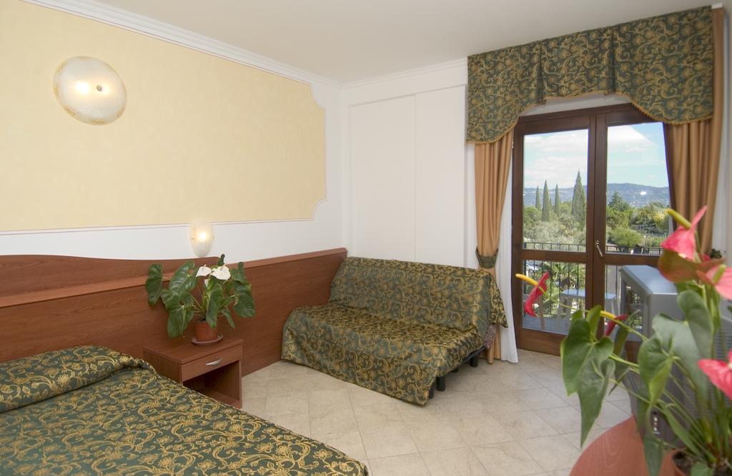 Цены в отеле Antico Monastero & Camping Toscolano - Camping Tos