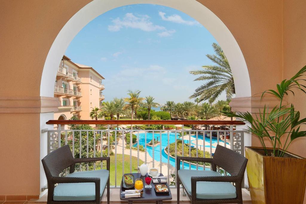 The Ritz-Carlton Dubai, ОАЕ, Дубай (пляжні готелі)