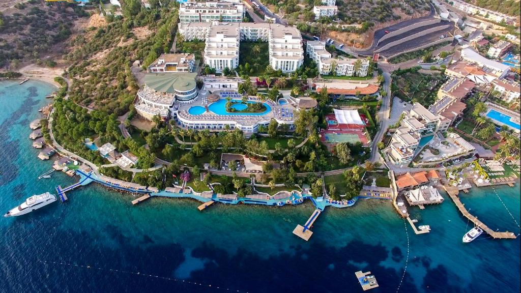 Туры в отель Bodrum Holiday Resort & Spa Бодрум Турция