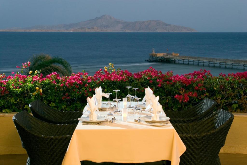 Відпочинок в готелі Cleopatra Luxury Resort Sharm El Sheikh