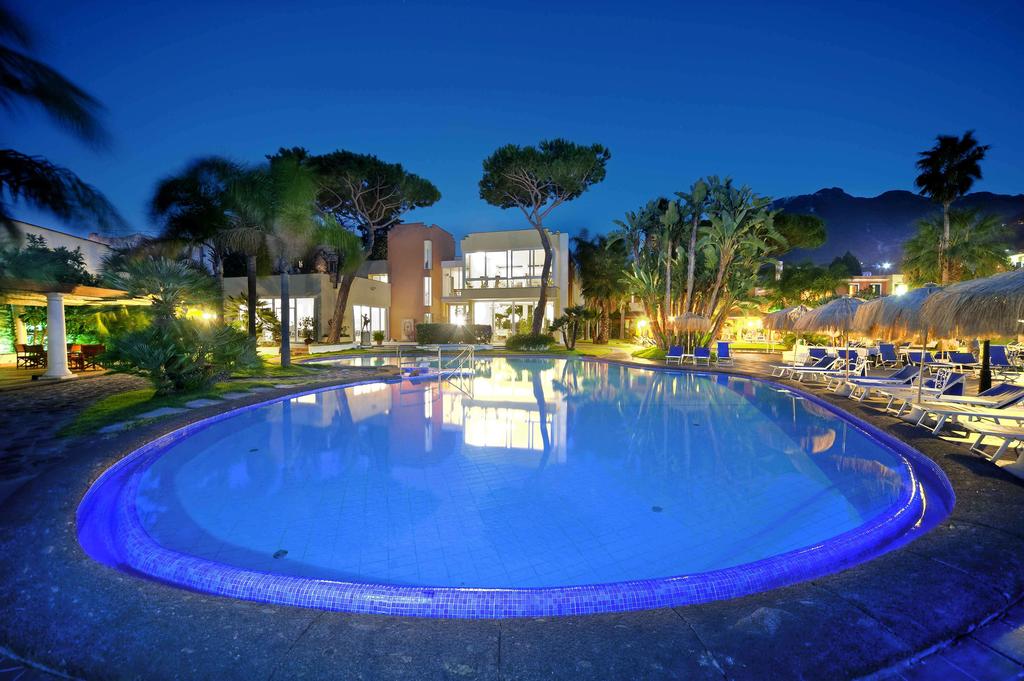 Гарячі тури в готель La Reginella Resort & Thermal Spa Лакко-Амено Італія