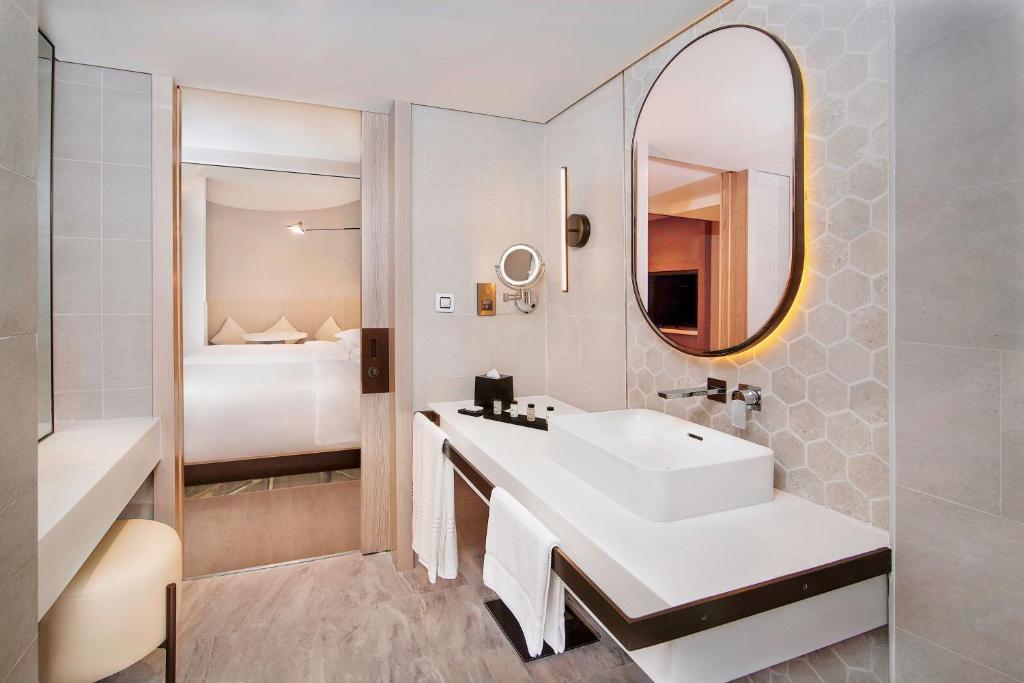 Абу Дабі Sheraton Abu Dhabi Hotel & Resort ціни