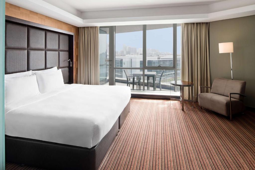 Отдых в отеле Radisson Blu Hotel, Dubai Media City