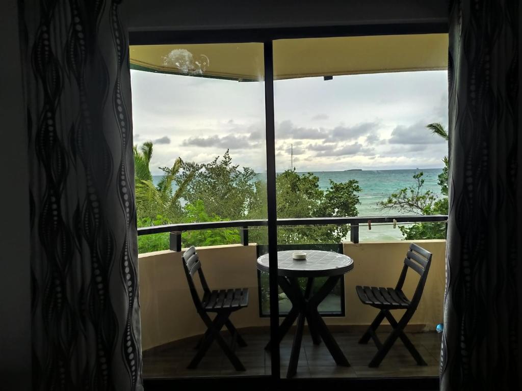 Crown Beach Hotel Guest House, Kaafu Atoll prices
