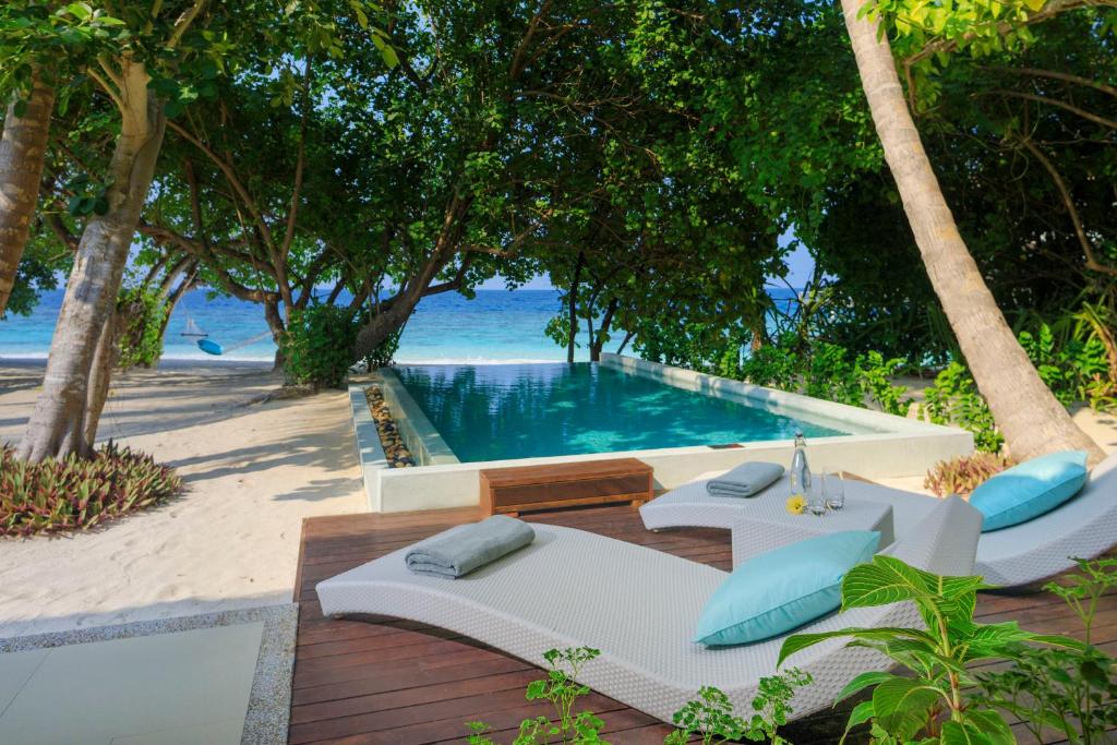 Відпочинок в готелі Dusit Thani Maldives Баа Атол