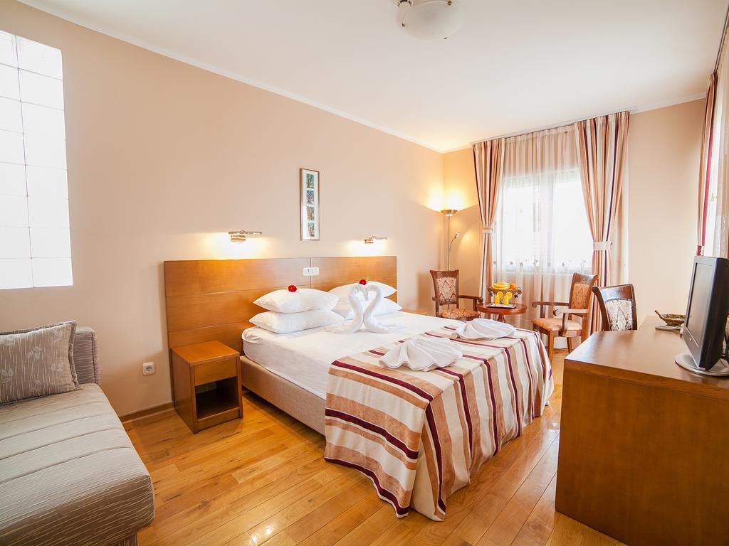 Hotel Petrovac Чорногорія ціни