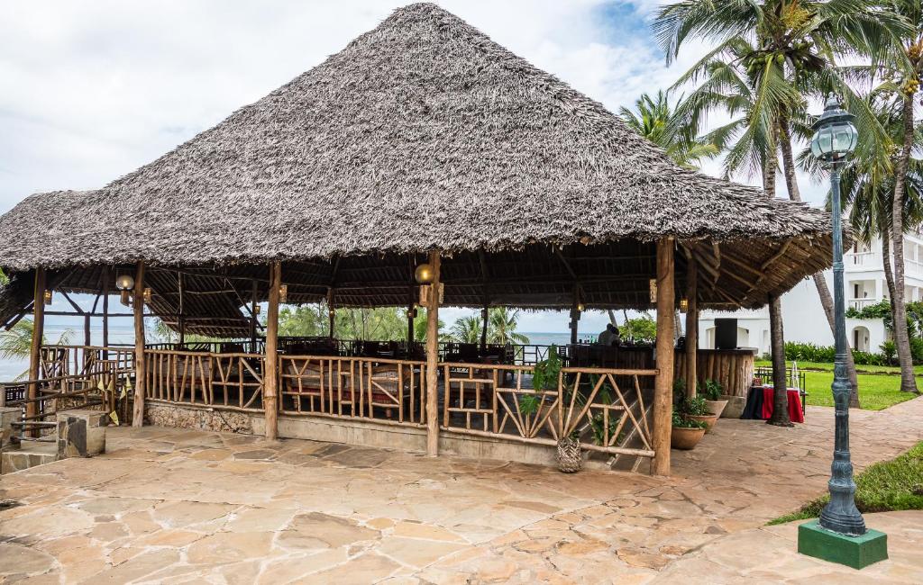 Отдых в отеле Prideinn Paradise Beach Resort Момбаса Кения