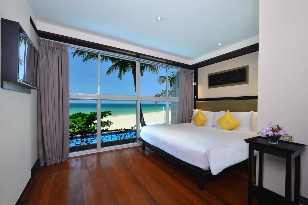 Пхукет Andaman White Beach Resort