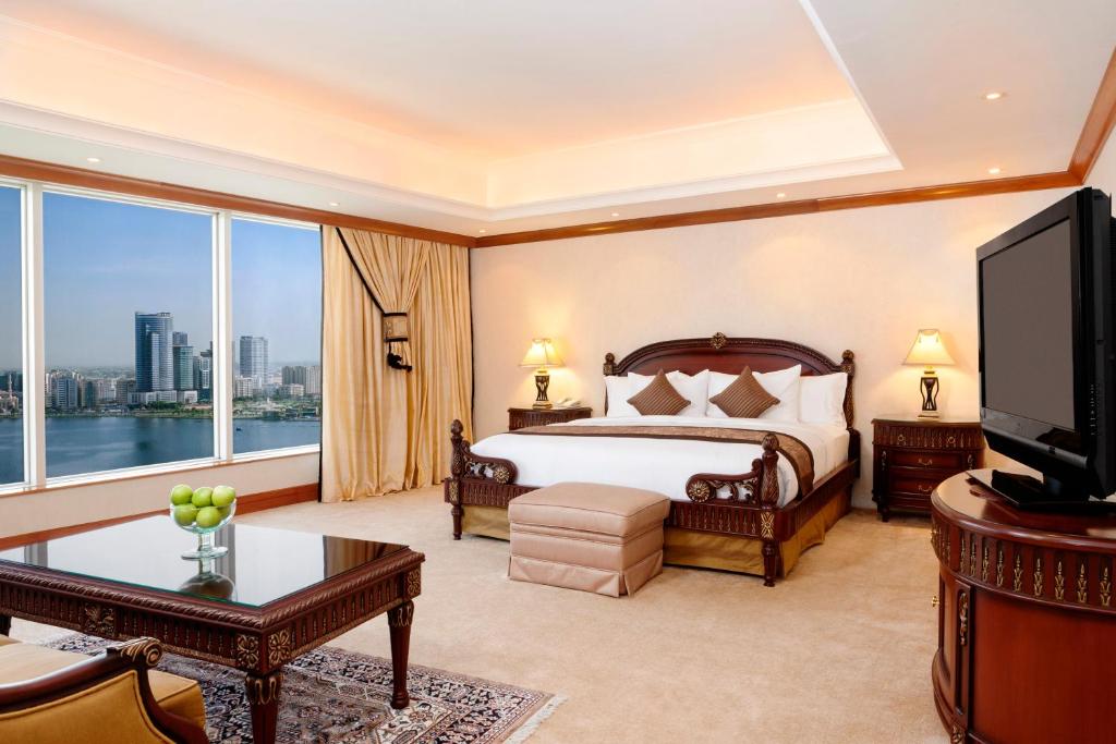 Corniche Hotel Sharjah (ex. Hilton Sharjah), Zjednoczone Emiraty Arabskie, Szardża, wakacje, zdjęcia i recenzje