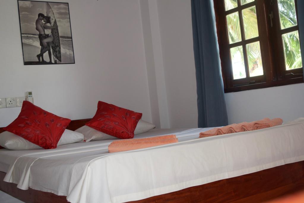 Горящие туры в отель Drifters Hotel Хиккадува Шри-Ланка
