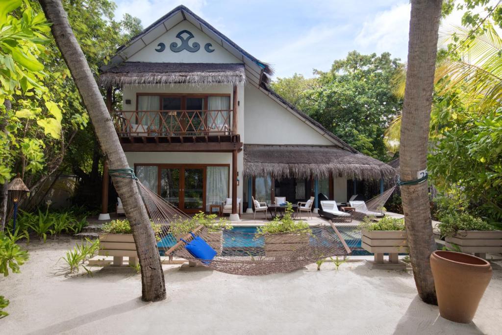 Горящие туры в отель Taj Coral Reef Resort & Spa