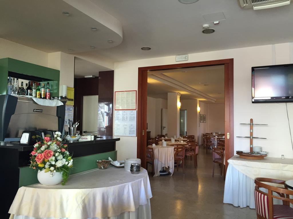 Ціни в готелі Sabra Hotel (Senigallia)