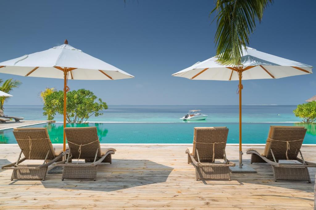 Горящие туры в отель Kudafushi Resort & Spa