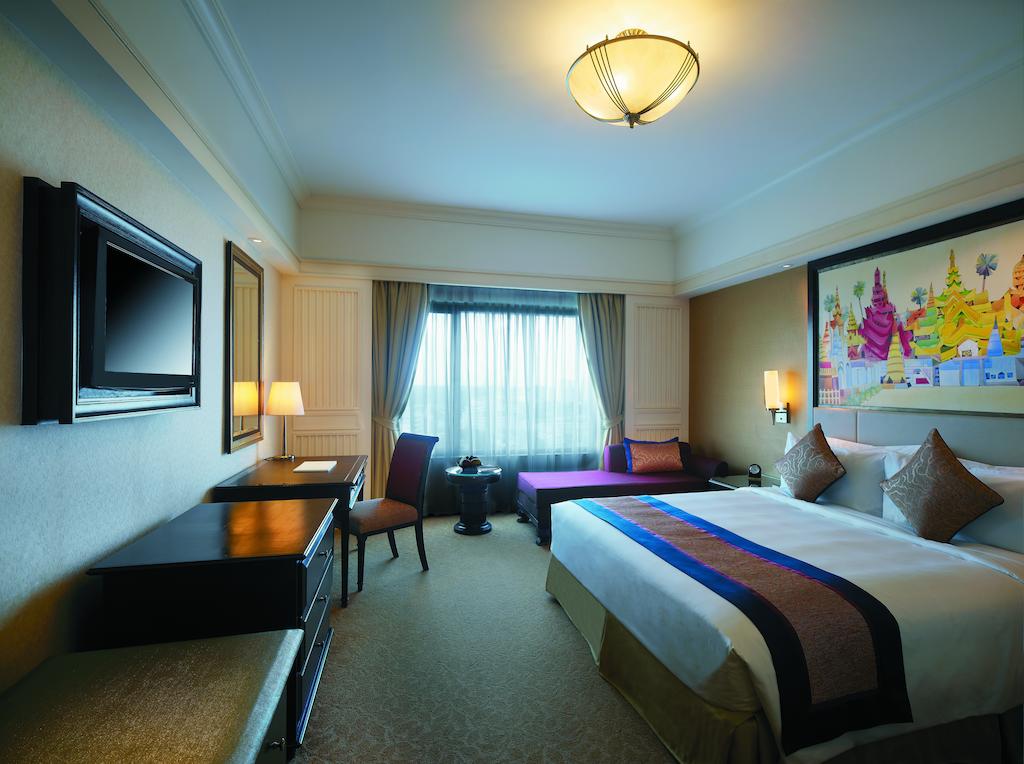 Фото готелю Sule Shangri-La Hotel