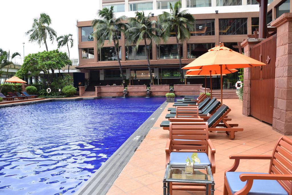 Отель, Ramada Plaza Bangkok Menam Riverside