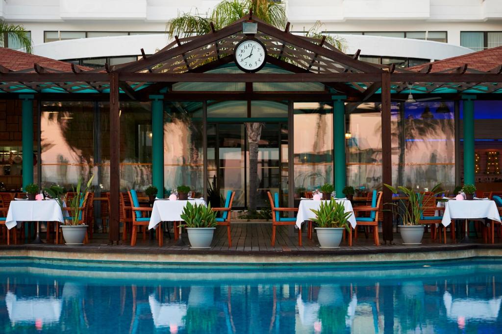 Відгуки про готелі Louis Ledra Beach Hotel