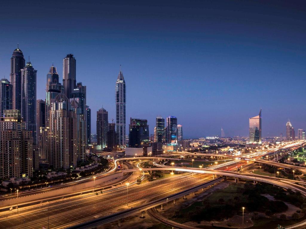 Pullman Dubai Jumeirah Lakes Towers, фото