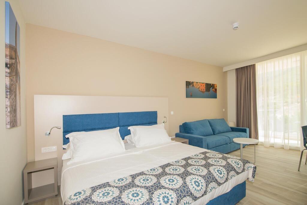 Hot tours in Hotel Romana Beach Resort Makarska