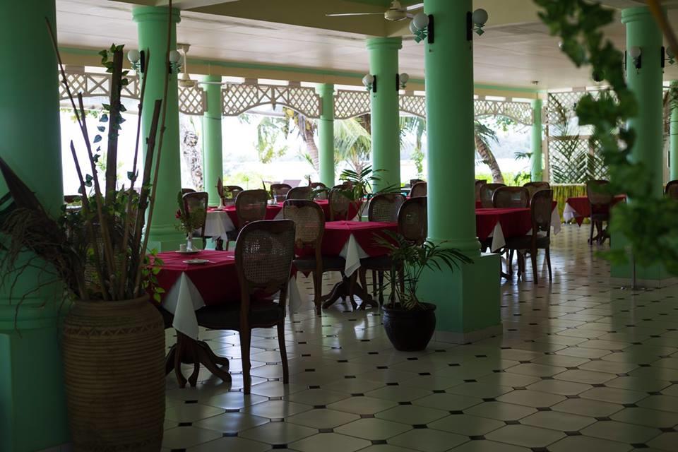 Palm Beach Hotel, Праслин (остров)