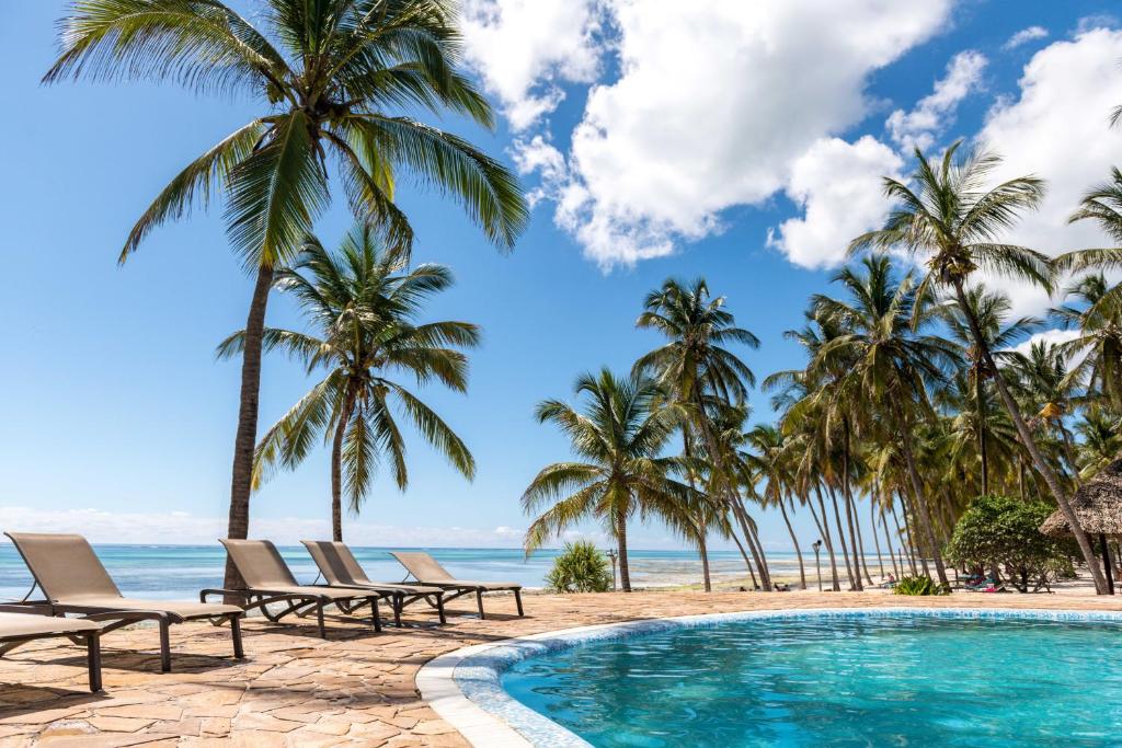Відпочинок в готелі Karafuu Beach Resort & Spa Пінгве
