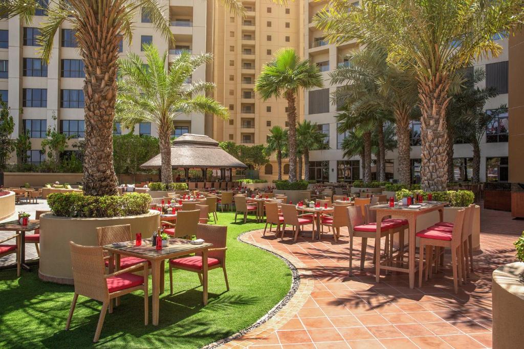 Отдых в отеле Amwaj Rotana Jumeirah Beach Дубай (пляжные отели)