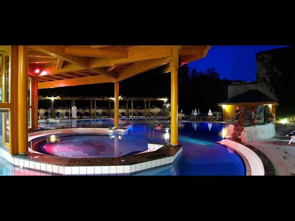 Відпочинок в готелі Danubius Health Spa Resort Heviz
