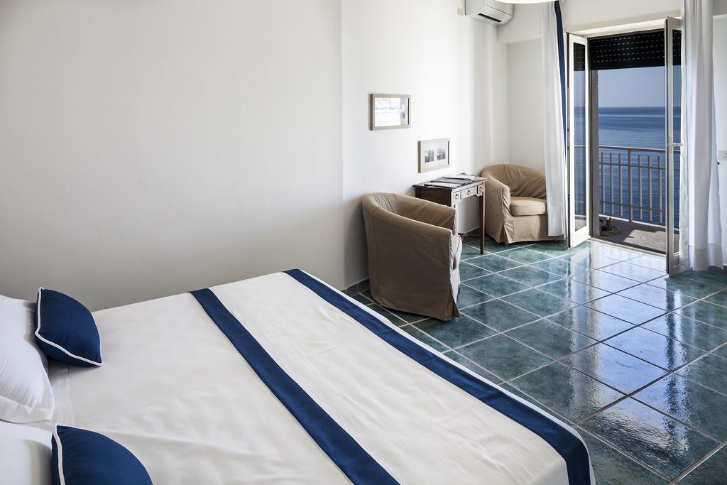 Горящие туры в отель Apollon Club Sea Resort & Spa Сант-Анджело Италия