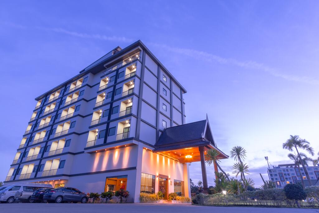 Горящие туры в отель Airport Resort север Пхукета Таиланд
