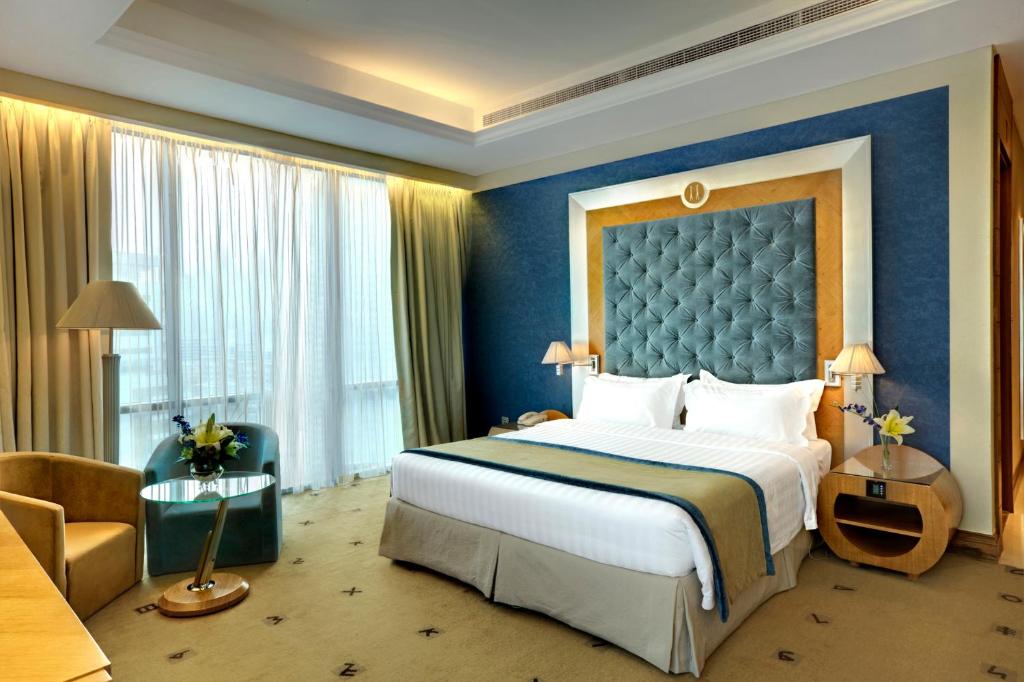 Byblos Hotel, Zjednoczone Emiraty Arabskie, Dubaj (miasto), wakacje, zdjęcia i recenzje