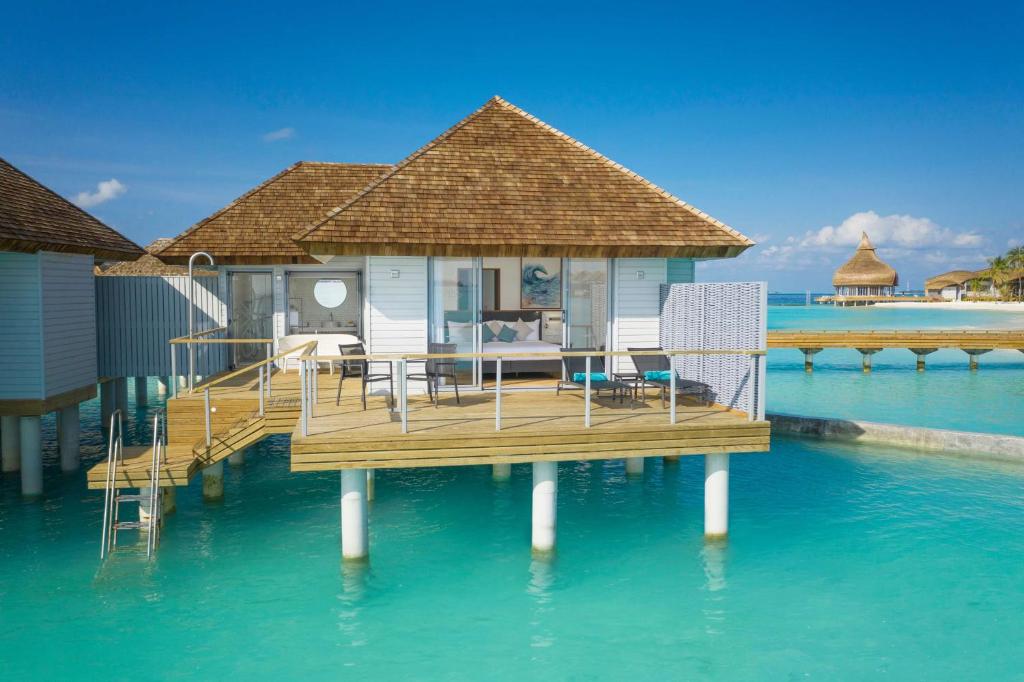 Отдых в отеле Outrigger Maldives Maafushivaru Resort