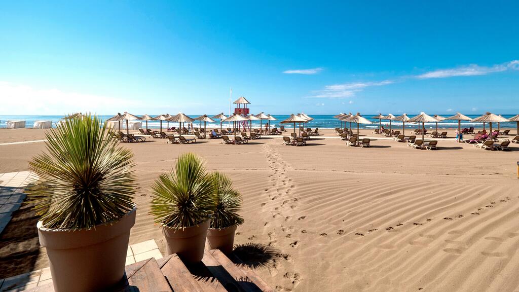Отдых в отеле Azul Beach Montenegro (Ex. Holiday Village & Long Beach) Велика Плажа Черногория