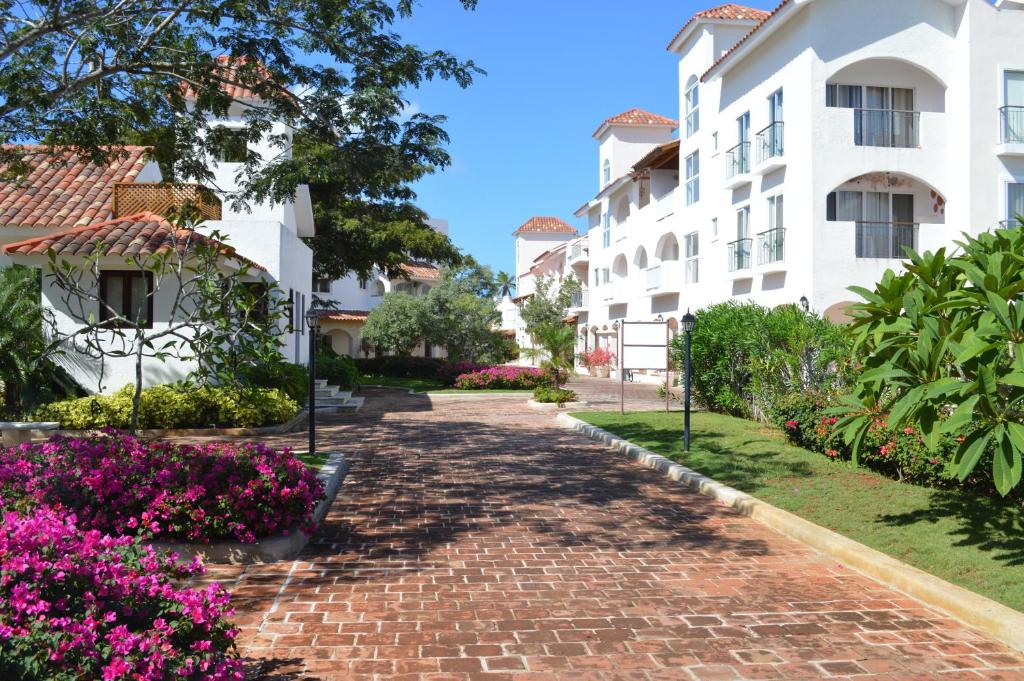 Горящие туры в отель Cadaques Caribe Resort & Villas Ла-Романа