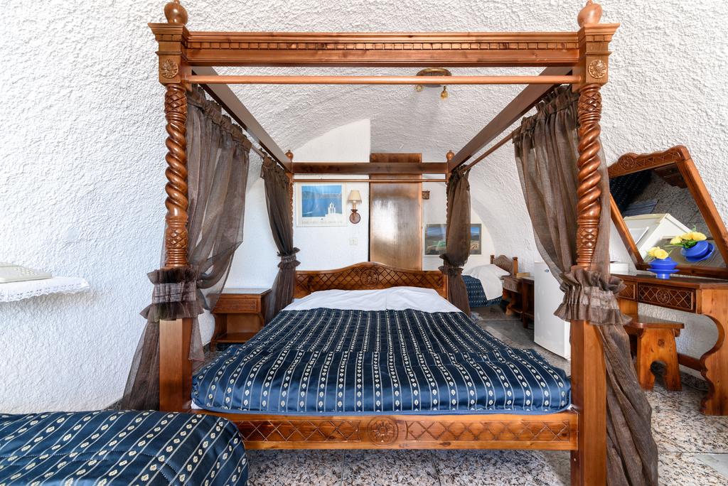 Tours to the hotel Porto Perissa Hotel Santorini Island Greece