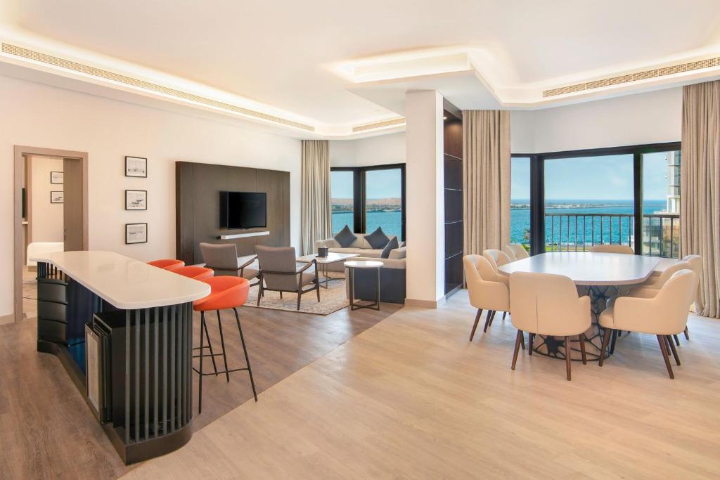 Sheraton Abu Dhabi Hotel & Resort, Abu Dabi ceny